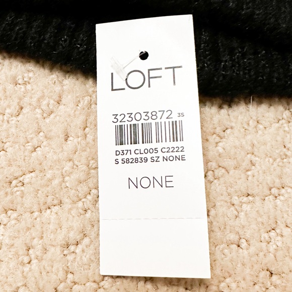 BRAND NEW Ann Taylor Loft Fair Isle Pom Pom Black & White Beanie - Picture 2 of 2